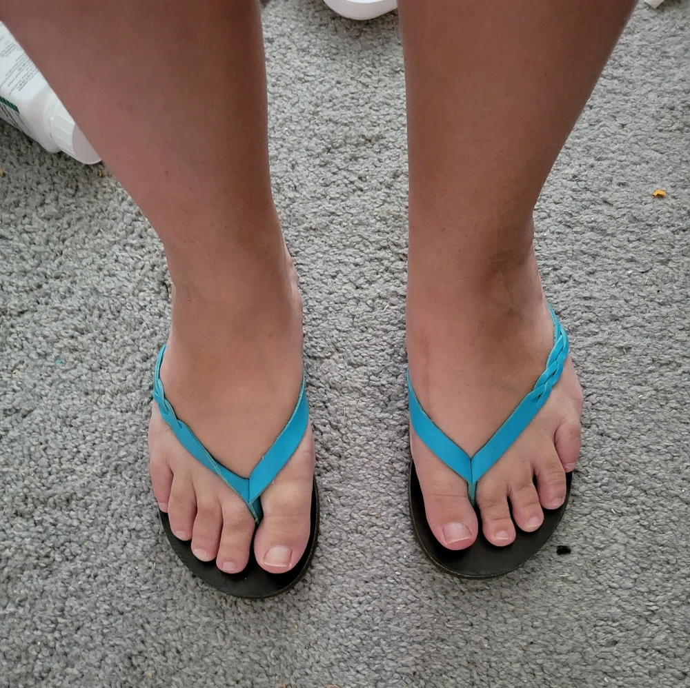EUC Old navy flip flops